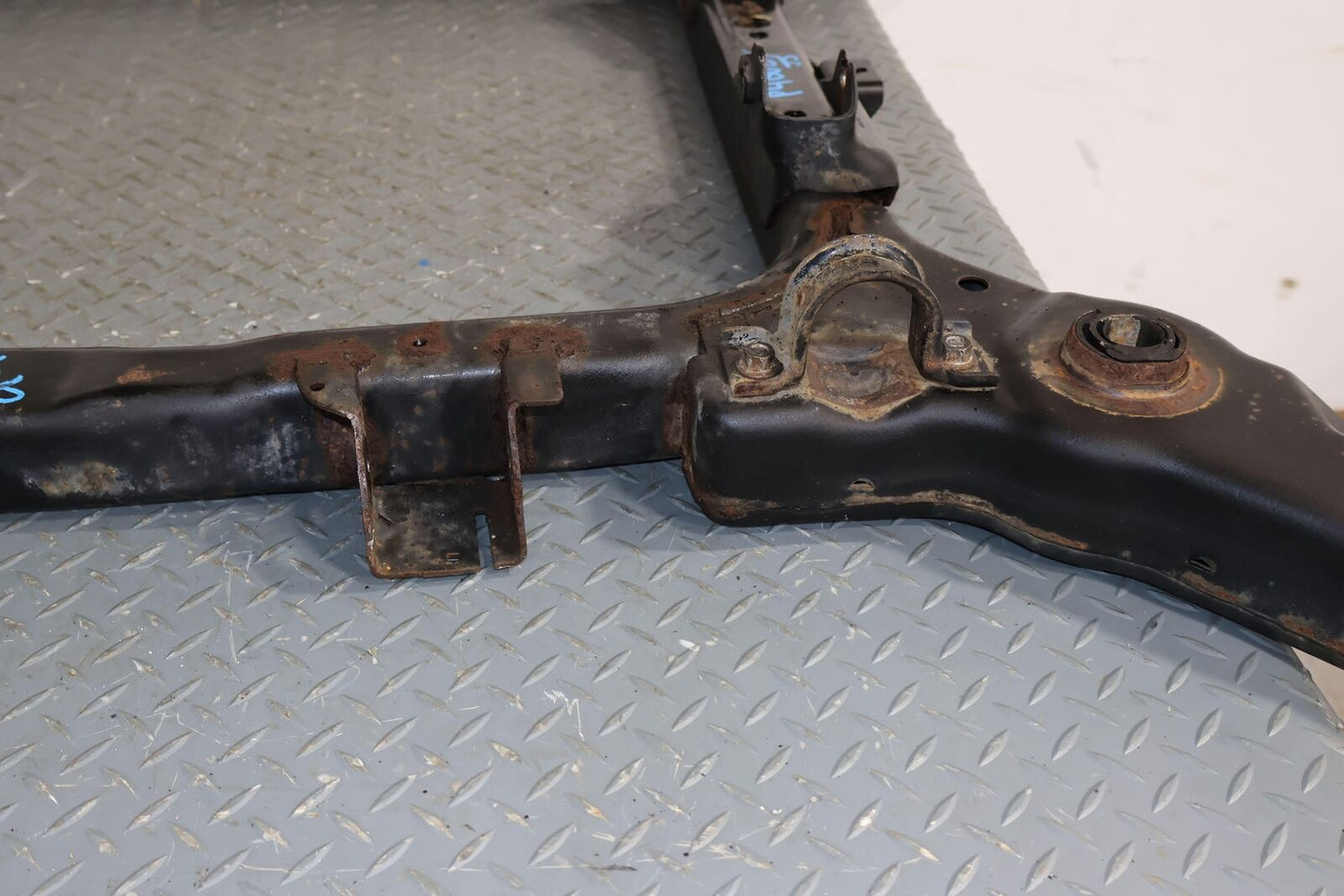 00-05 Buick Park Avenue Ultra Front Bare Undercarriage Crossmember (3.8L SC)
