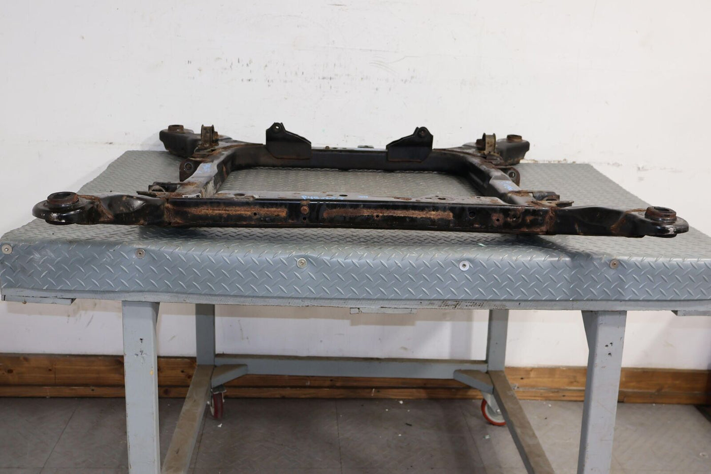 00-05 Buick Park Avenue Ultra Front Bare Undercarriage Crossmember (3.8L SC)