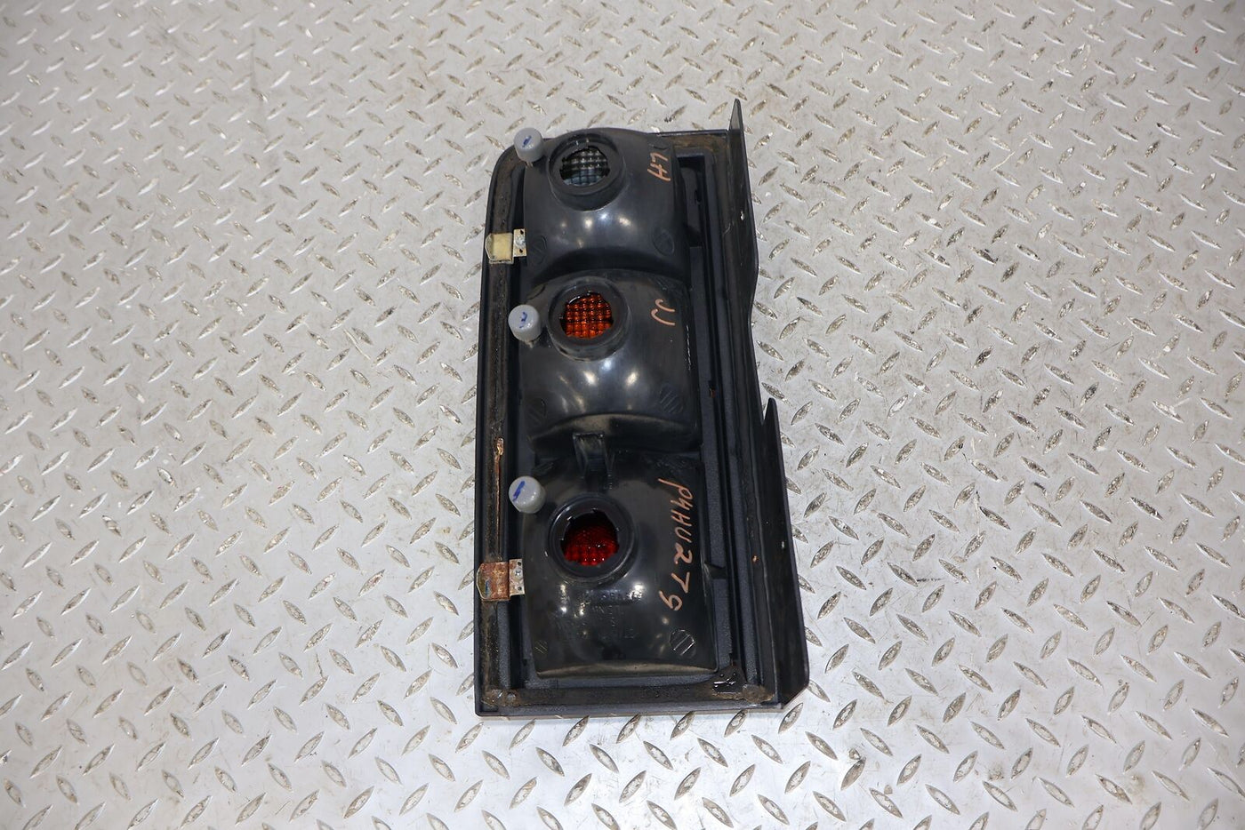 03-04 Hummer H2 Left LH Driver Tail Light Tail Lamp (Body Mounted) OEM Tested