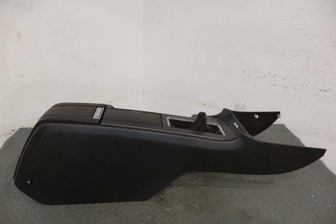 10-14 Ford Mustang GT500 Floor Console W/ Lid & Doors (Black) See Notes