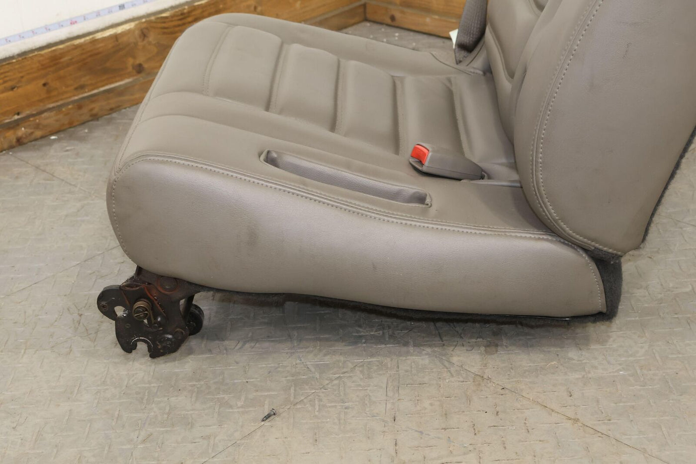 03-07 Hummer H2 OEM 3rd Row Right RH Leather Seat (Wheat 502) Lt. Wear
