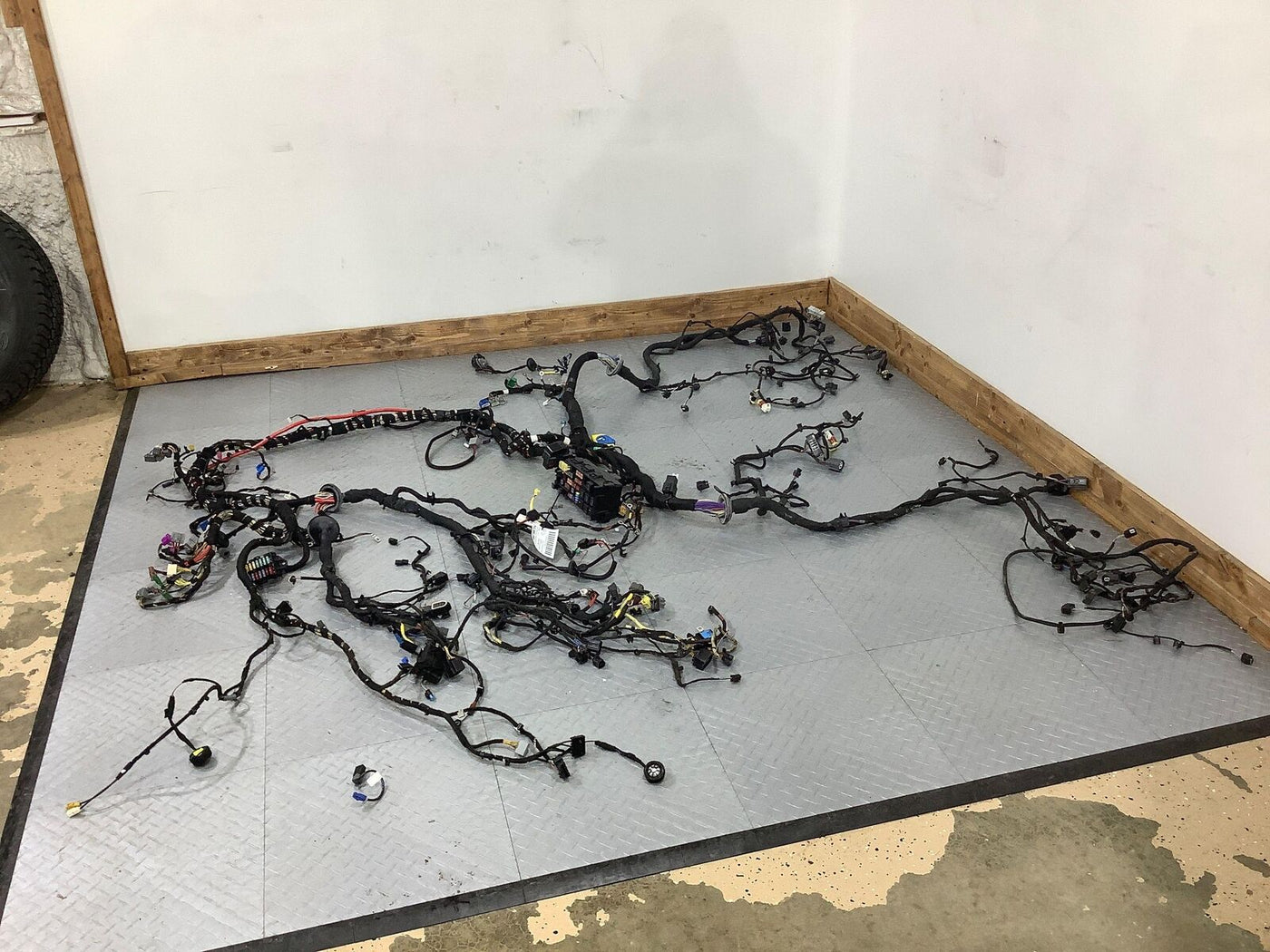 2020 McLaren 570S Spider Body Chassis Wiring Harness OCM LHD OEM (13MA258CP)