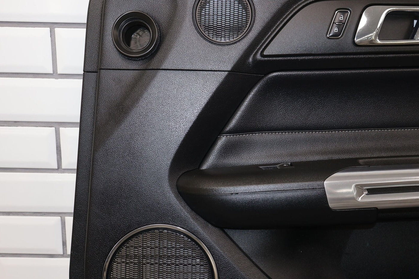 15-20 Ford Mustang GT Right Interior Door Trim Panel (Ebony 41/ Aluminum Trim)