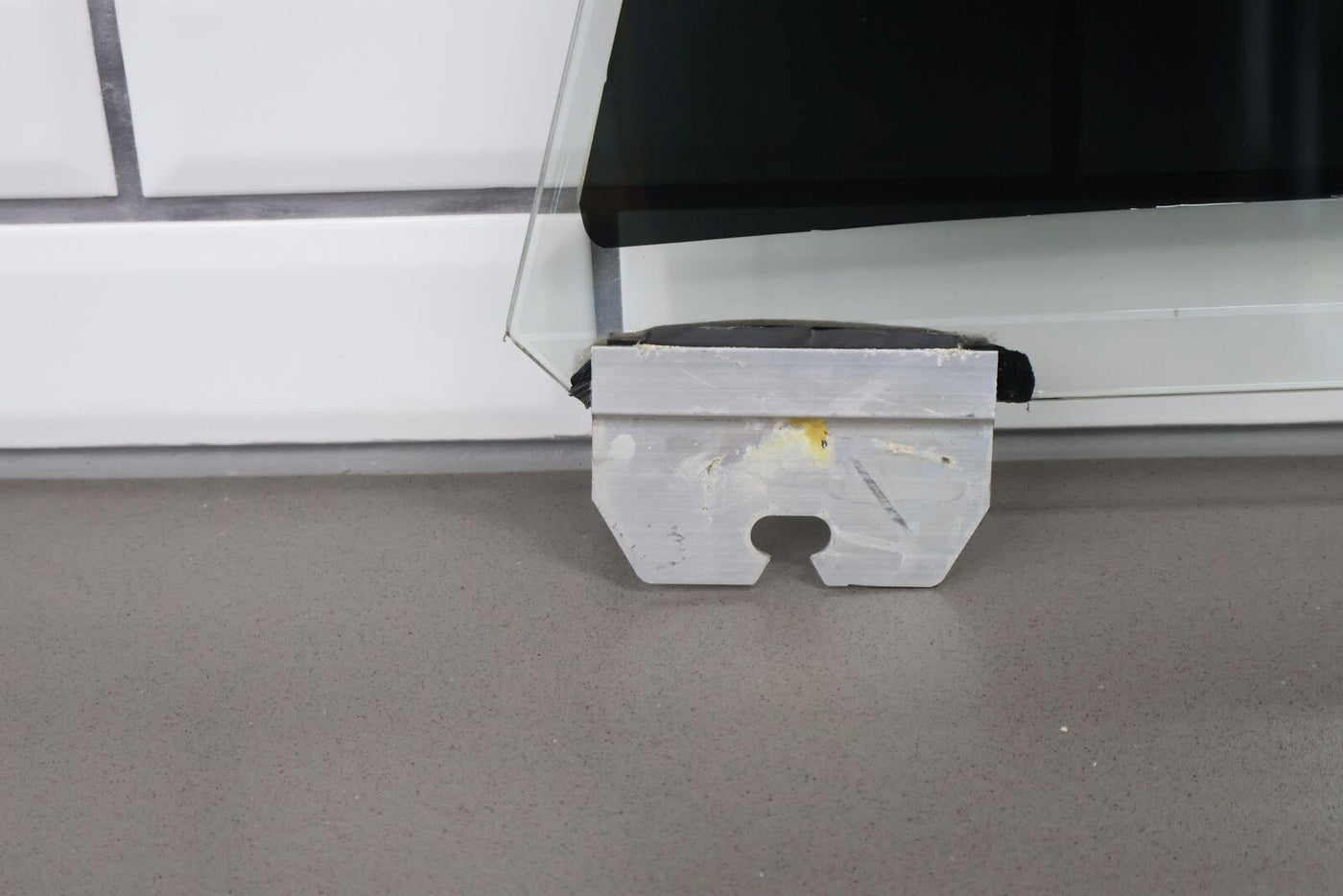 06-12 Bentley Flying Spur Right Passenger Front Door Window Glass (Self Tint)