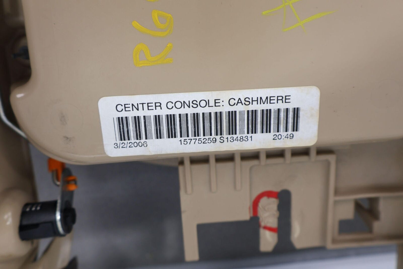05-06 Chevy Corvette C6 Interior Center Console With Lid (Cashmere 313)