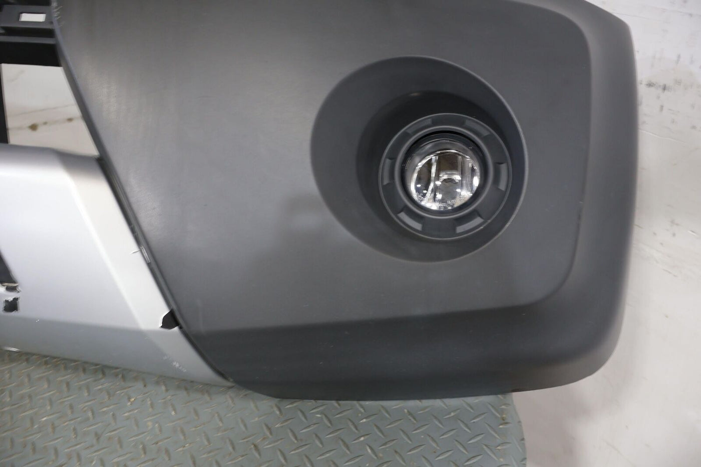 09-15 Nissan Xterra Front OEM Bumper W/ Fog Lights(Silver / Black) NO Grille