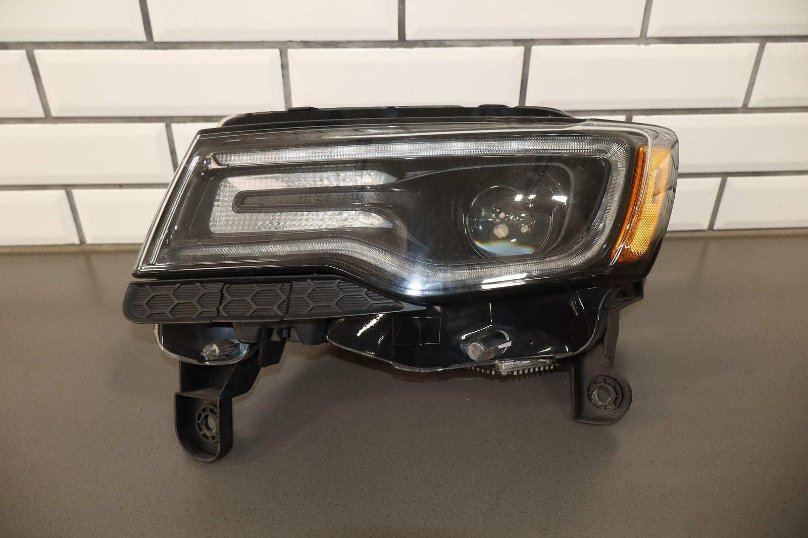 12-13 Jeep Grand Cherokee SRT8 Driver Left LH Xenon Headlight