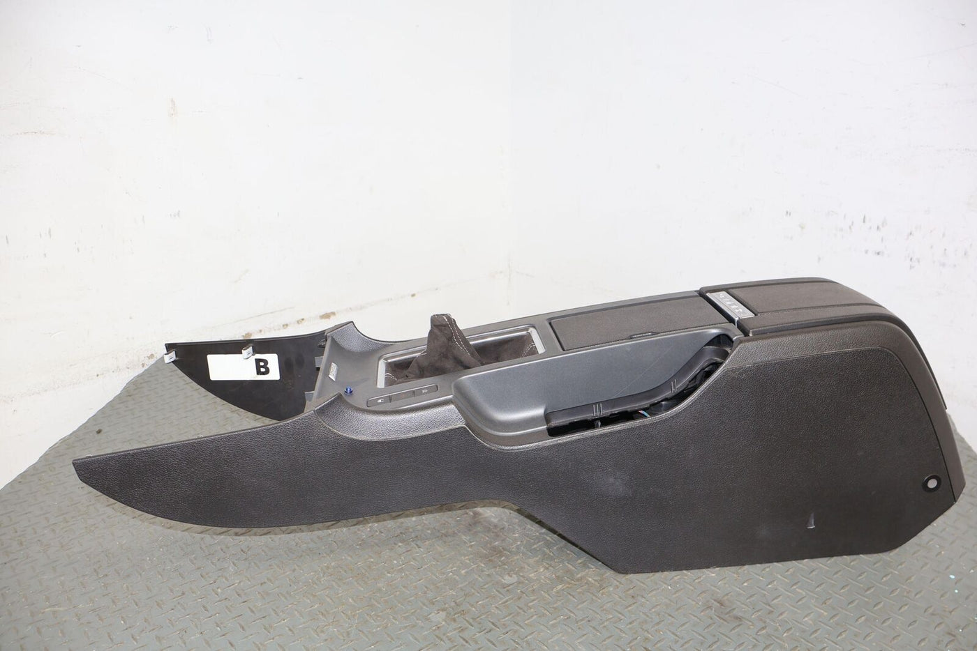 10-14 Ford Mustang GT500 Floor Console W/ Lid & Doors (Black) See Notes