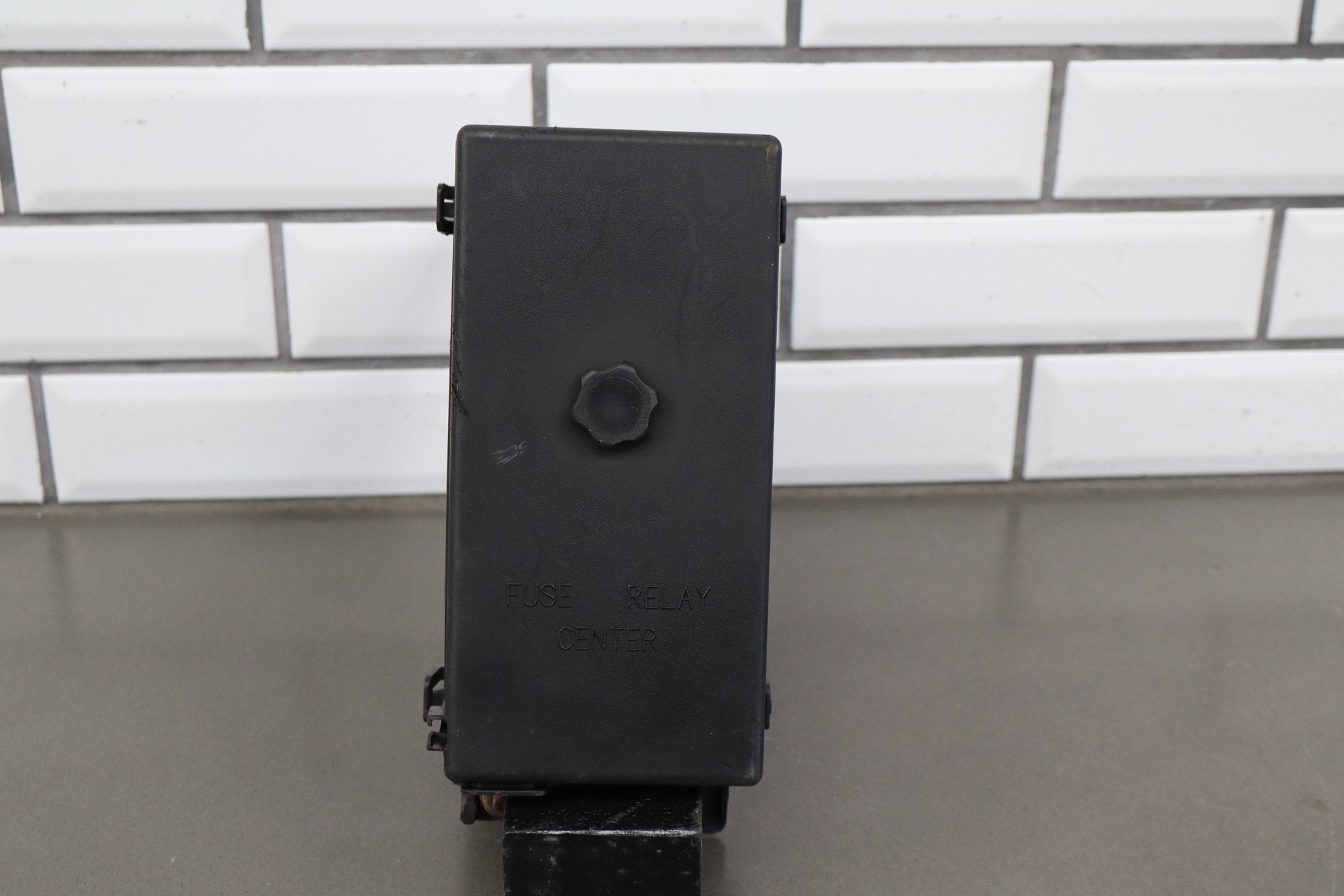 Used Corvette C5 engine fuse box with fuses and relays