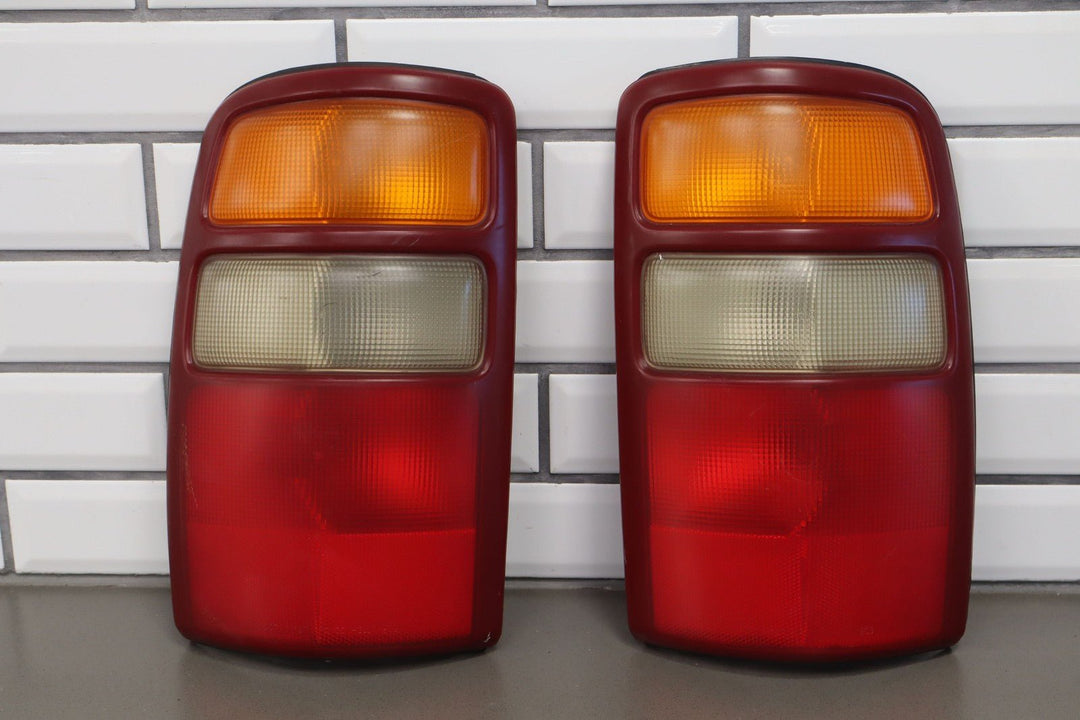 00 - 03 Chevy Suburban / Tahoe Driver Left OEM Tail Light Tail Lamp
