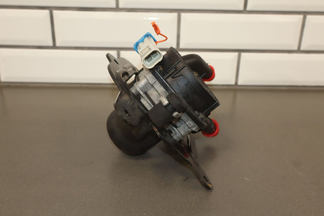 00 - 04 Chevy C5 Corvette Secondary Air Pump W/ Bracket (12568382) OEM