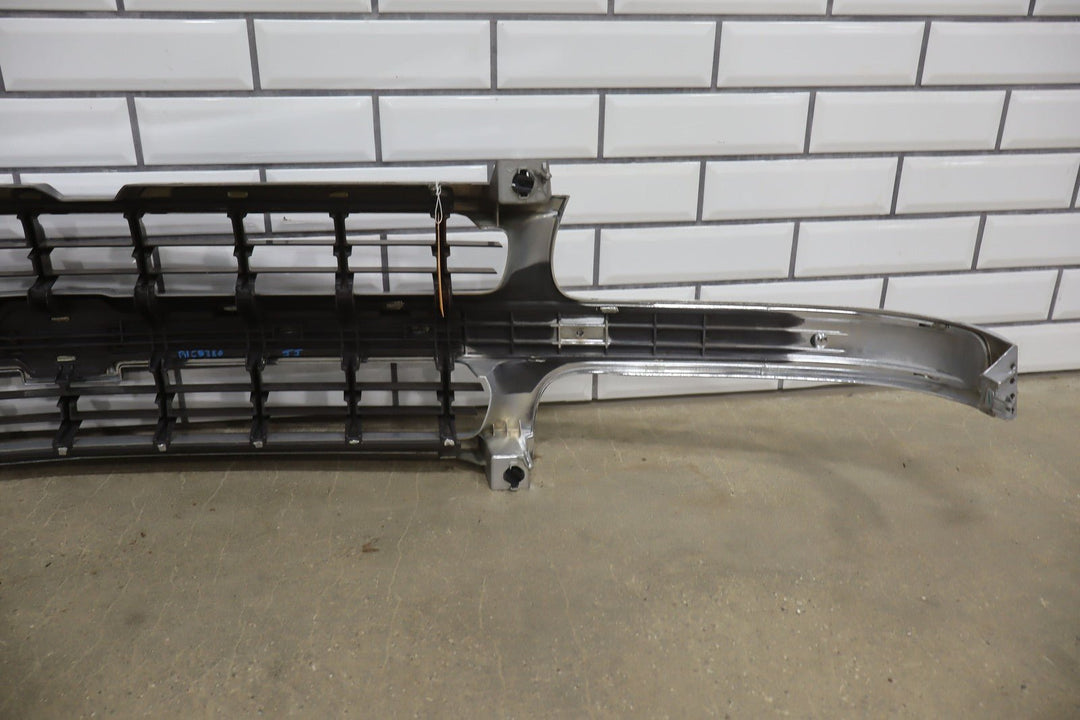 00 - 06 Chevy Suburban/Tahoe Loaded OEM Chrome Grille with Headlights See Photos