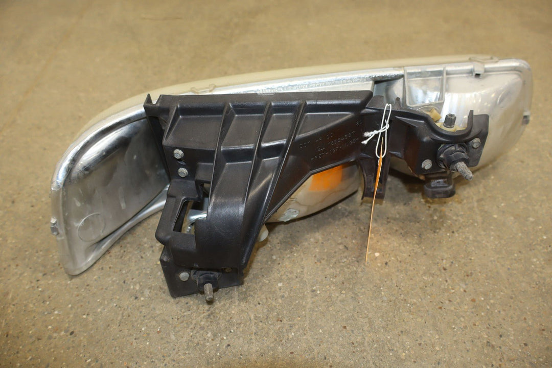 00 - 06 Chevy Suburban/Tahoe Loaded OEM Chrome Grille with Headlights See Photos