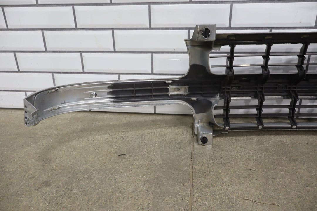 00 - 06 Chevy Suburban/Tahoe Loaded OEM Chrome Grille with Headlights See Photos