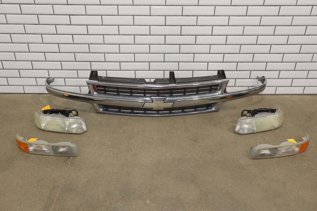 00 - 06 Chevy Suburban/Tahoe Loaded OEM Chrome Grille with Headlights See Photos