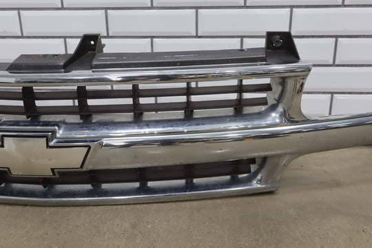 00 - 06 Chevy Suburban/Tahoe Loaded OEM Chrome Grille with Headlights See Photos