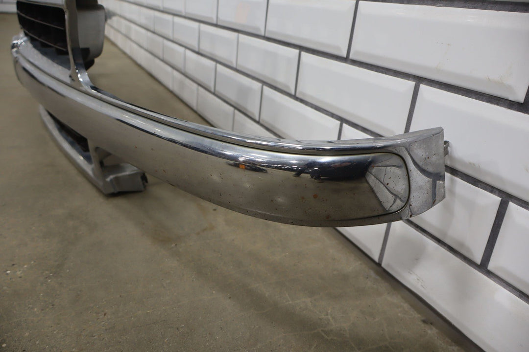 00 - 06 Chevy Suburban/Tahoe Loaded OEM Chrome Grille with Headlights See Photos