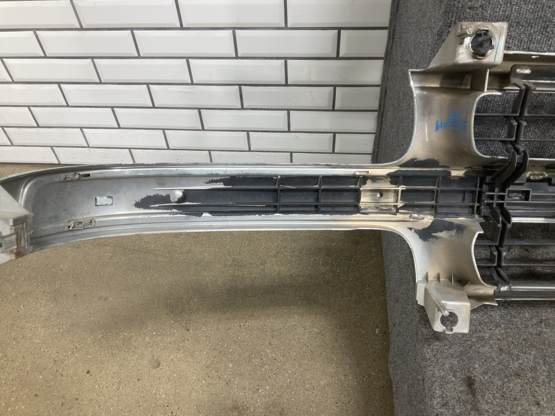 00 - 06 Chevy Suburban/Tahoe OEM Chrome Radiator Grille (See Photos)