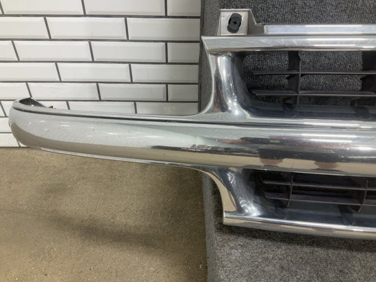 00 - 06 Chevy Suburban/Tahoe OEM Chrome Radiator Grille (See Photos)