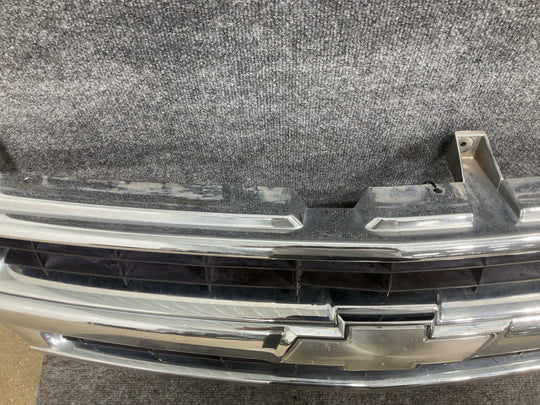 00 - 06 Chevy Suburban/Tahoe OEM Chrome Radiator Grille (See Photos)