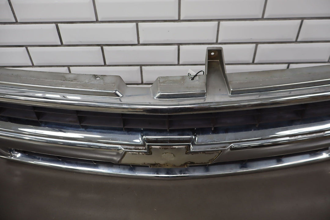 00 - 06 Chevy Tahoe / Suburban OEM Chrome Radiator Grill