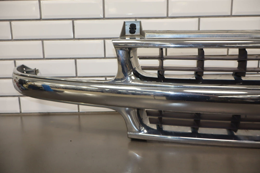 00 - 06 Chevy Tahoe / Suburban OEM Chrome Radiator Grill