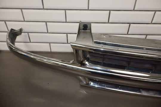 00 - 06 Chevy Tahoe / Suburban OEM Chrome Radiator Grill