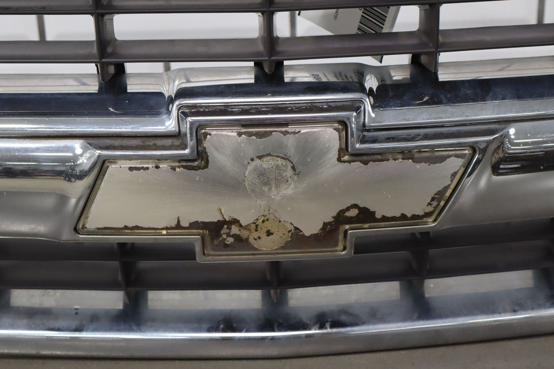 00 - 06 Chevy Tahoe / Suburban OEM Chrome Radiator Grill