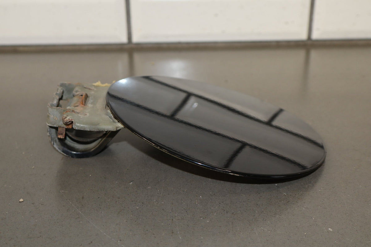 00-06 Chevy Tahoe/Suburban GMT800 Fuel Door Black 41