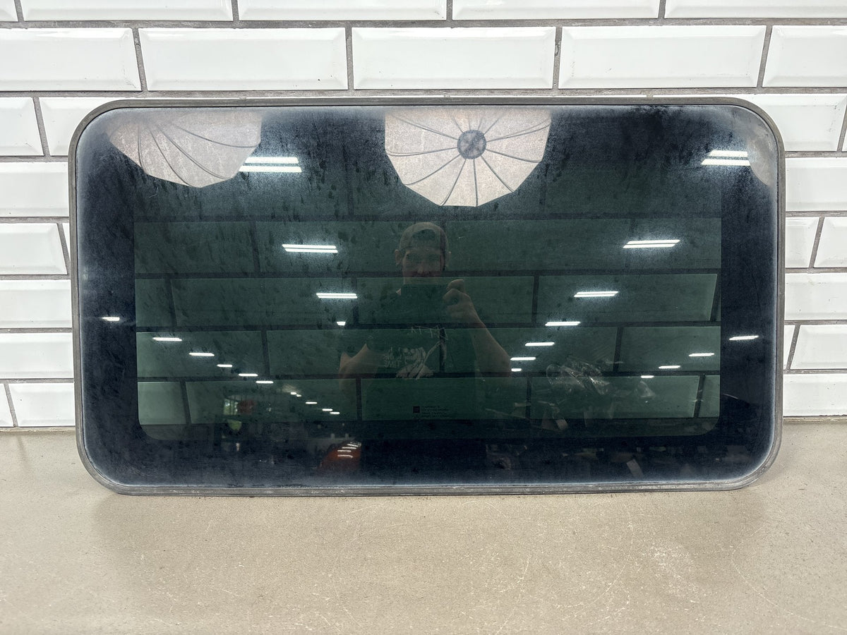 00-06 Chevy Tahoe/Suburban GMT800 Sunroof Glass Only