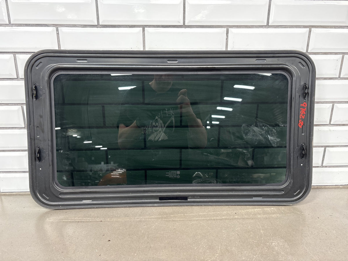 00-06 Chevy Tahoe/Suburban GMT800 Sunroof Glass Only