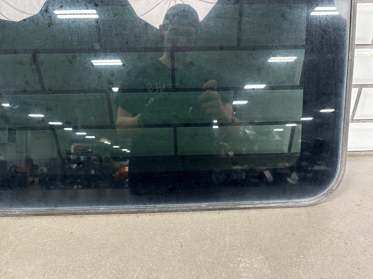 00-06 Chevy Tahoe/Suburban GMT800 Sunroof Glass Only