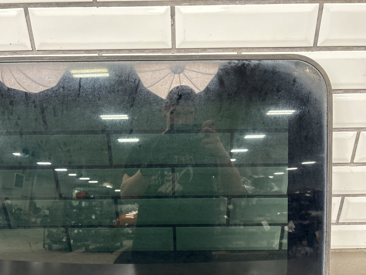 00-06 Chevy Tahoe/Suburban GMT800 Sunroof Glass Only