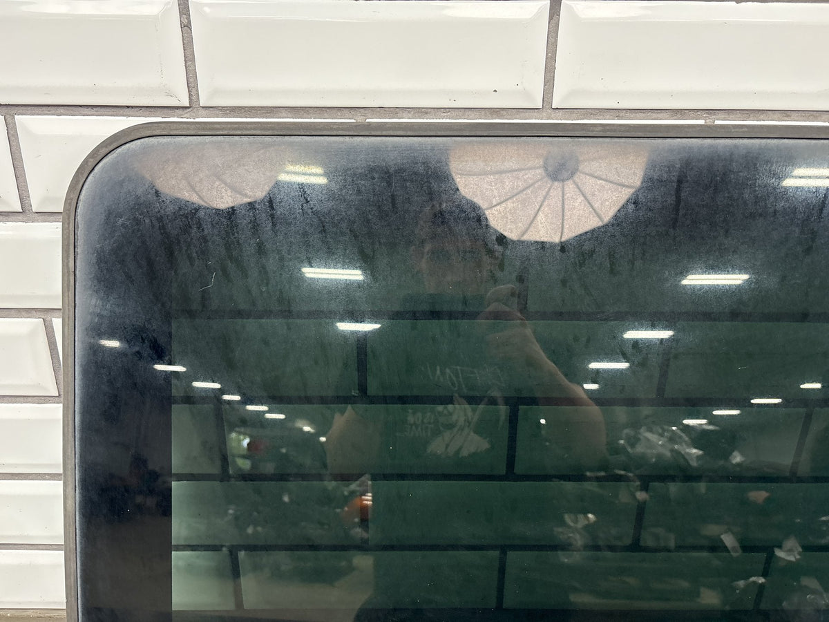 00-06 Chevy Tahoe/Suburban GMT800 Sunroof Glass Only