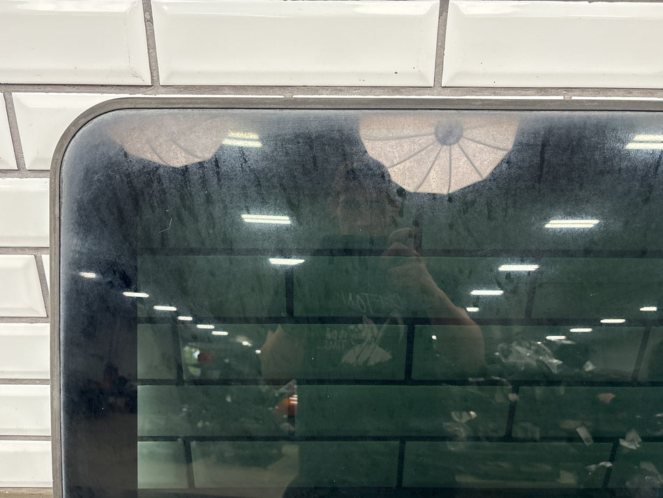 00-06 Chevy Tahoe/Suburban GMT800 Sunroof Glass Only