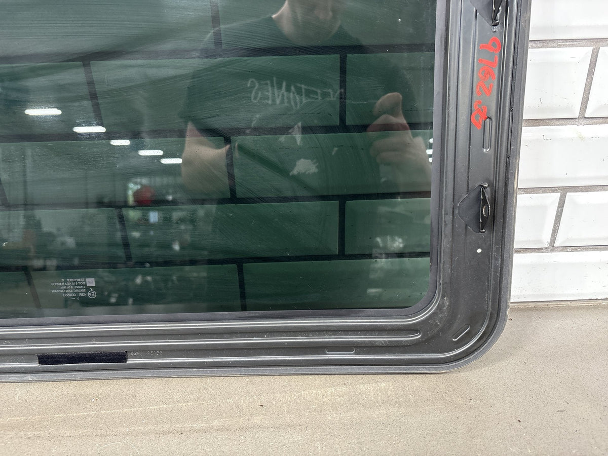 00-06 Chevy Tahoe/Suburban GMT800 Sunroof Glass Only