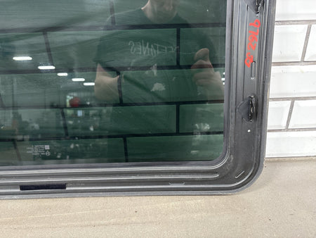 00-06 Chevy Tahoe/Suburban GMT800 Sunroof Glass Only