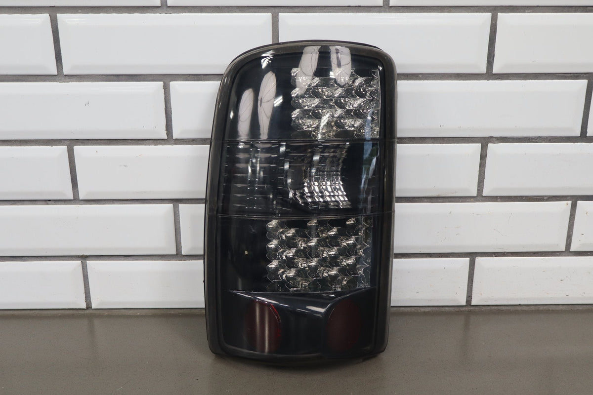00-06 Chevy Tahoe/Suburban GMT800 Tail Light Set Aftermarket Pair