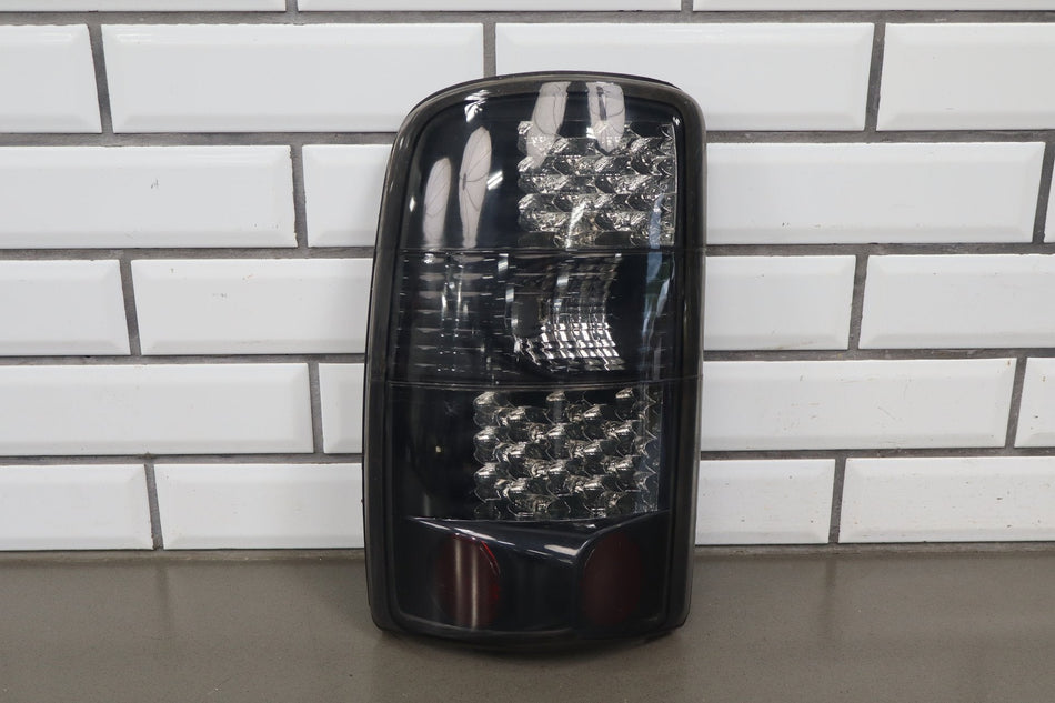 00-06 Chevy Tahoe/Suburban GMT800 Tail Light Set Aftermarket Pair