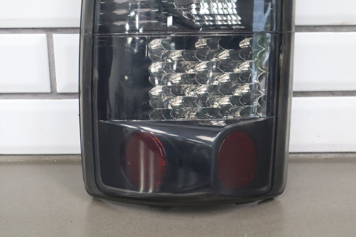 00-06 Chevy Tahoe/Suburban GMT800 Tail Light Set Aftermarket Pair