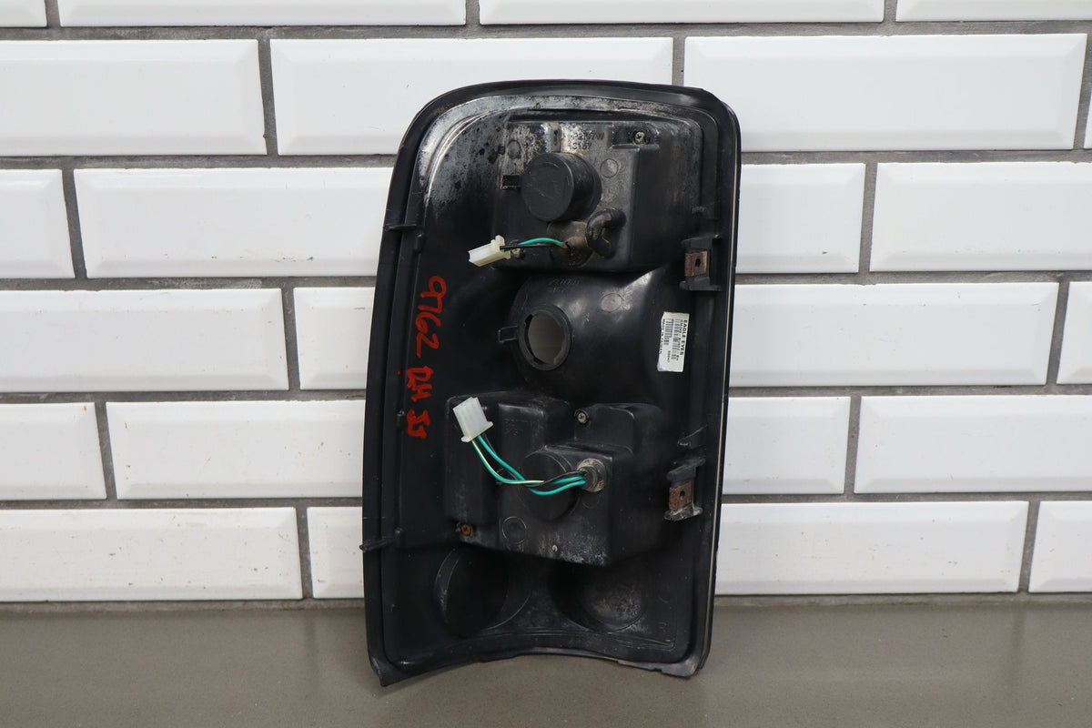 00-06 Chevy Tahoe/Suburban GMT800 Tail Light Set Aftermarket Pair
