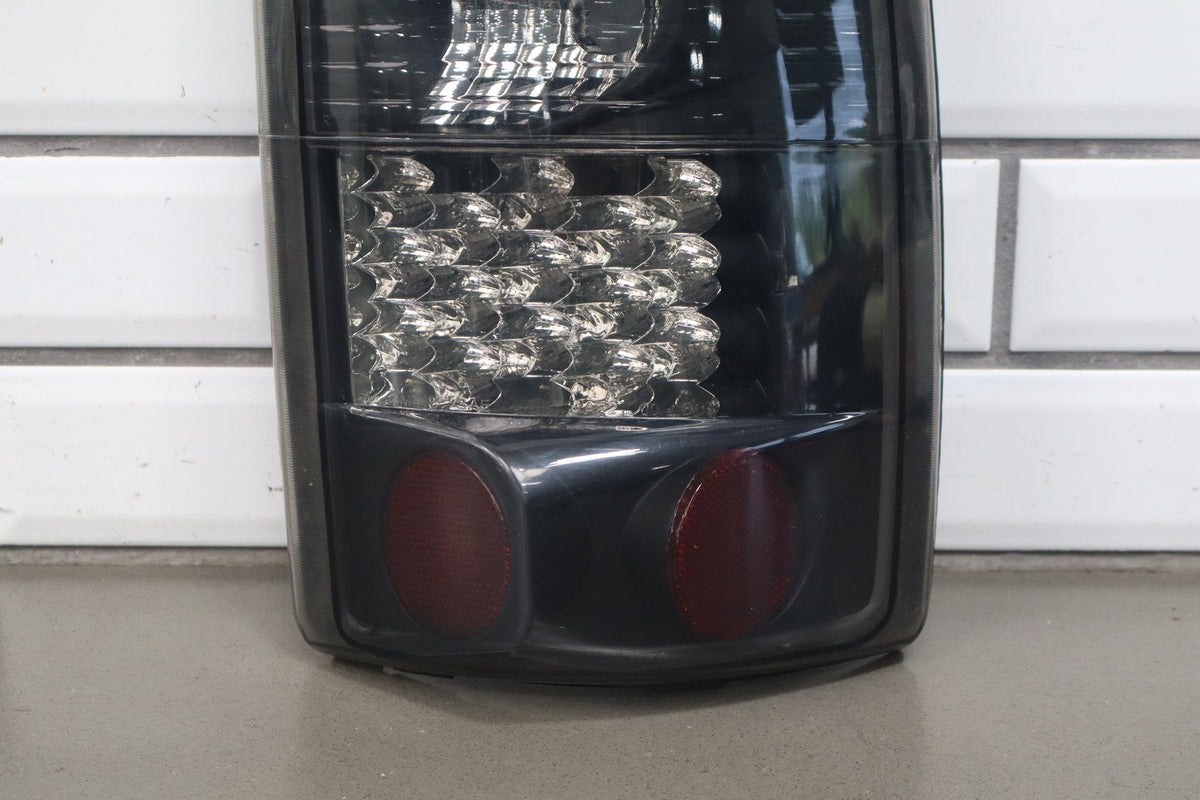 00-06 Chevy Tahoe/Suburban GMT800 Tail Light Set Aftermarket Pair