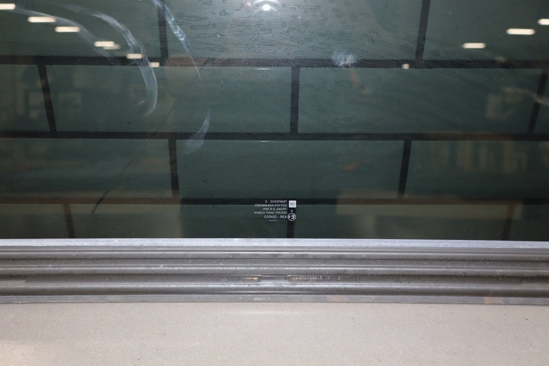 00 - 06 Escalade/Yukon/Tahoe/Suburban GMT800 Sunroof Glass Panel OEM