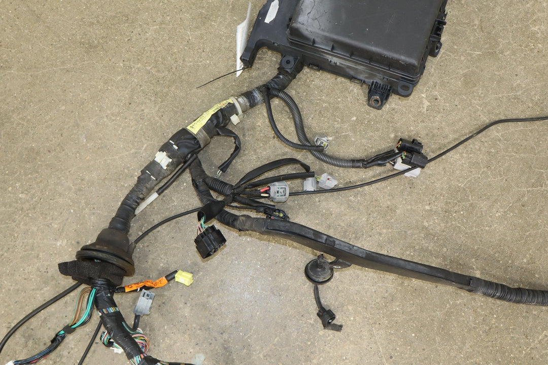 00 - 07 Lexus LX470 Engine Fuse Relay junction Box W/Harness & Hood Release Cable