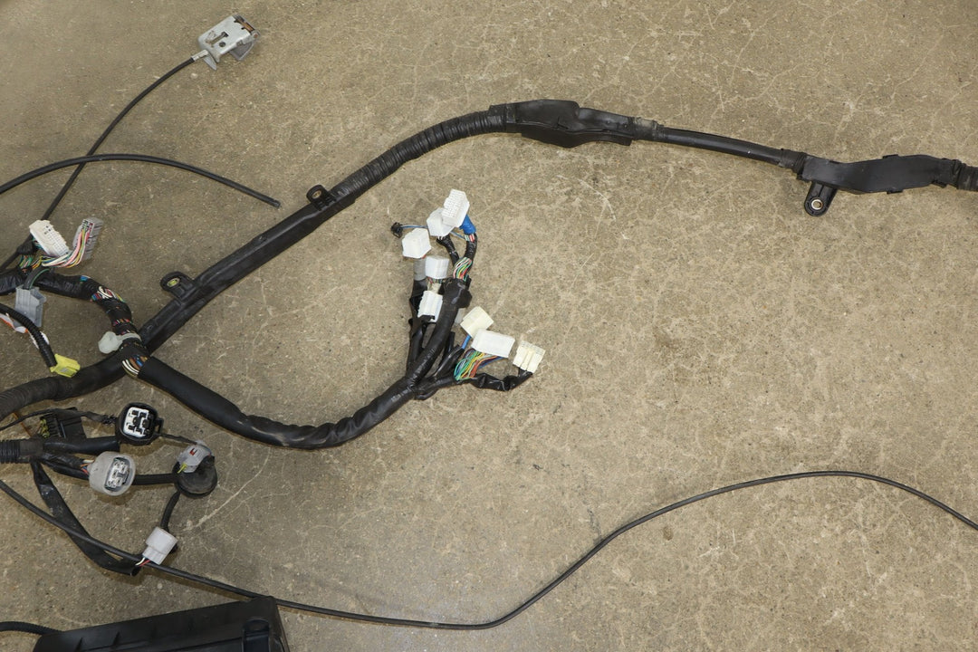 00 - 07 Lexus LX470 Engine Fuse Relay junction Box W/Harness & Hood Release Cable