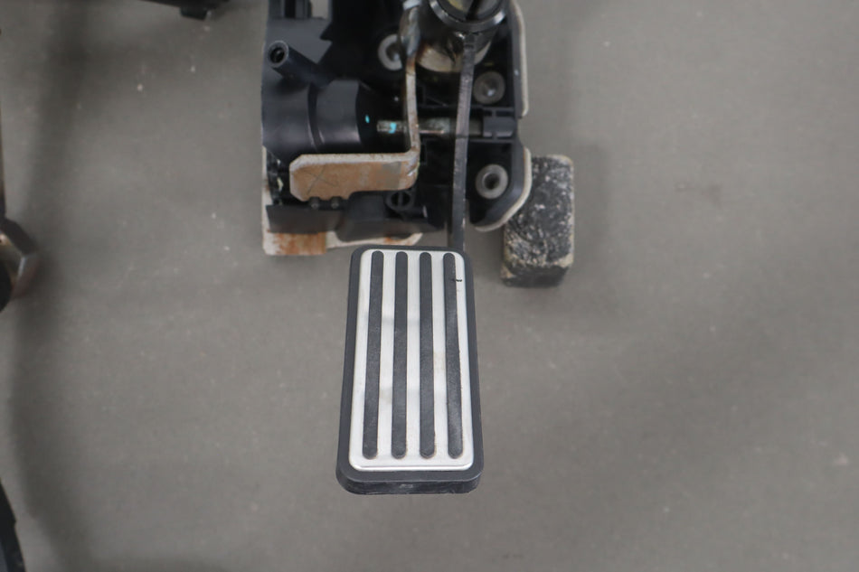 2004 Ford F-250 Super Duty- Pedal Assembly