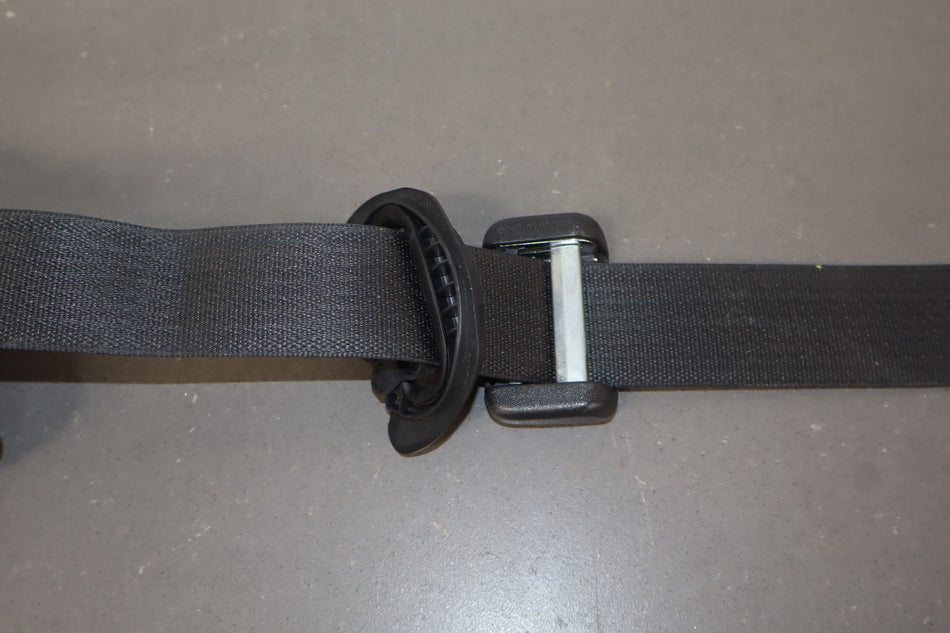 2018 Tesla Model S- Front Seat Belt