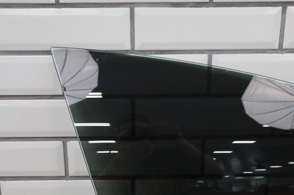 2016 Tesla S- Right Front Door Window