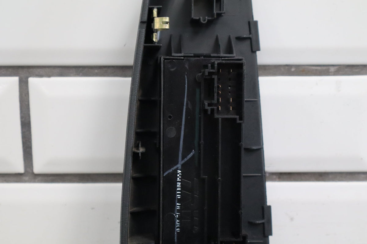 01-02 Chevrolet Silverado 2500HD/Sierra Crew Cab Left Front Window Switch OEM