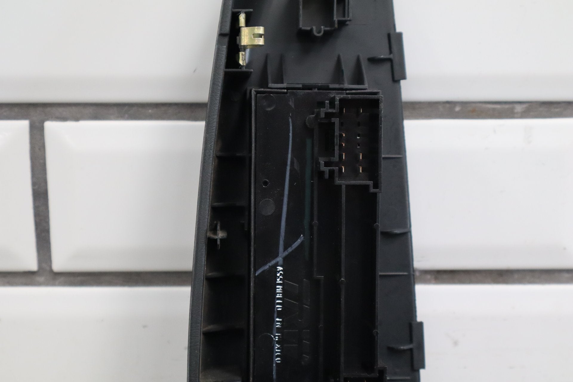 01-02 Chevrolet Silverado 2500HD/Sierra Crew Cab Left Front Window Switch OEM